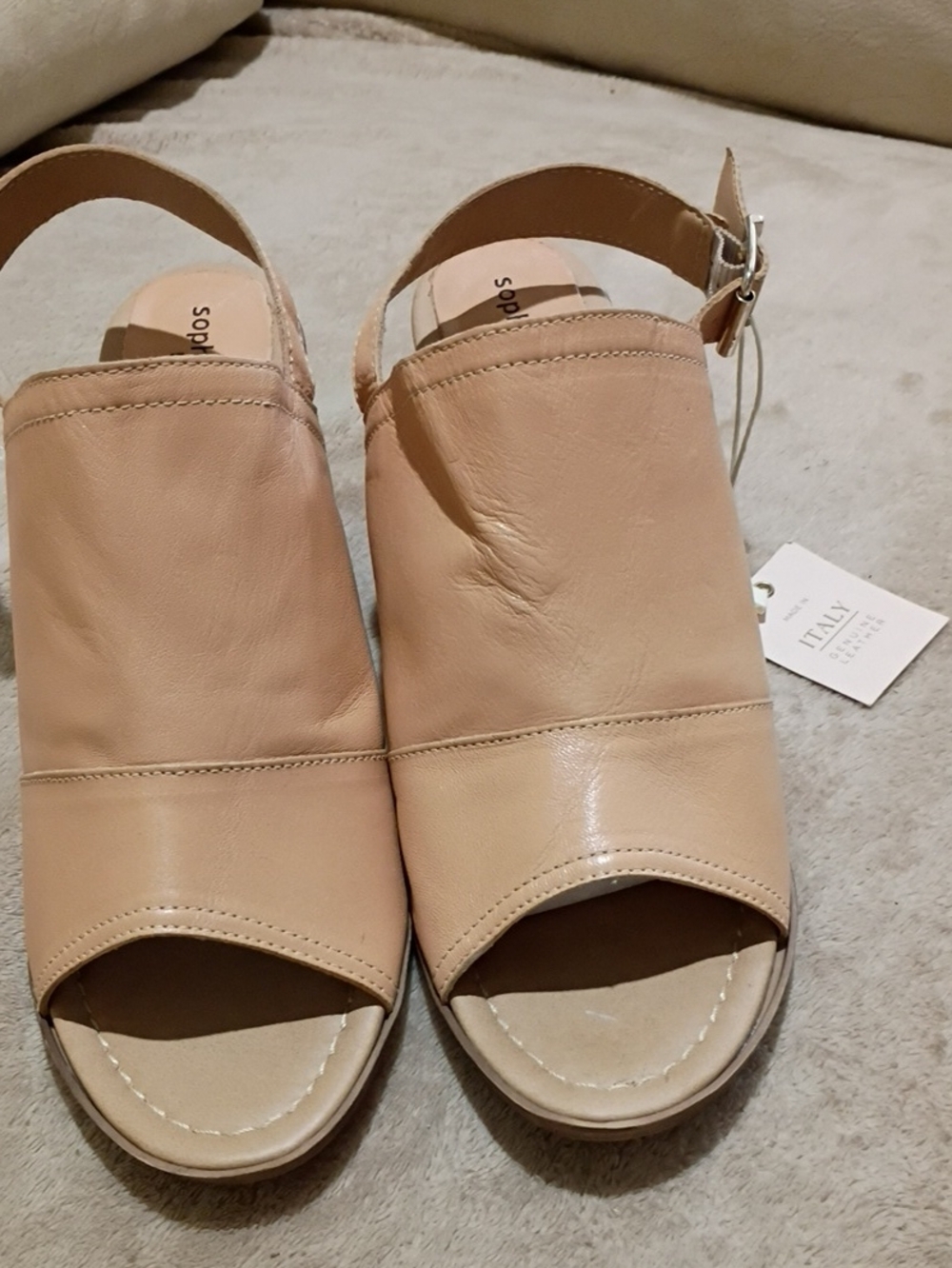 NWT.Tan Leather Block Heel Sandals - Picture 6 of 9